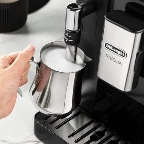 Delonghi Rivelia ручное вспенивание молока